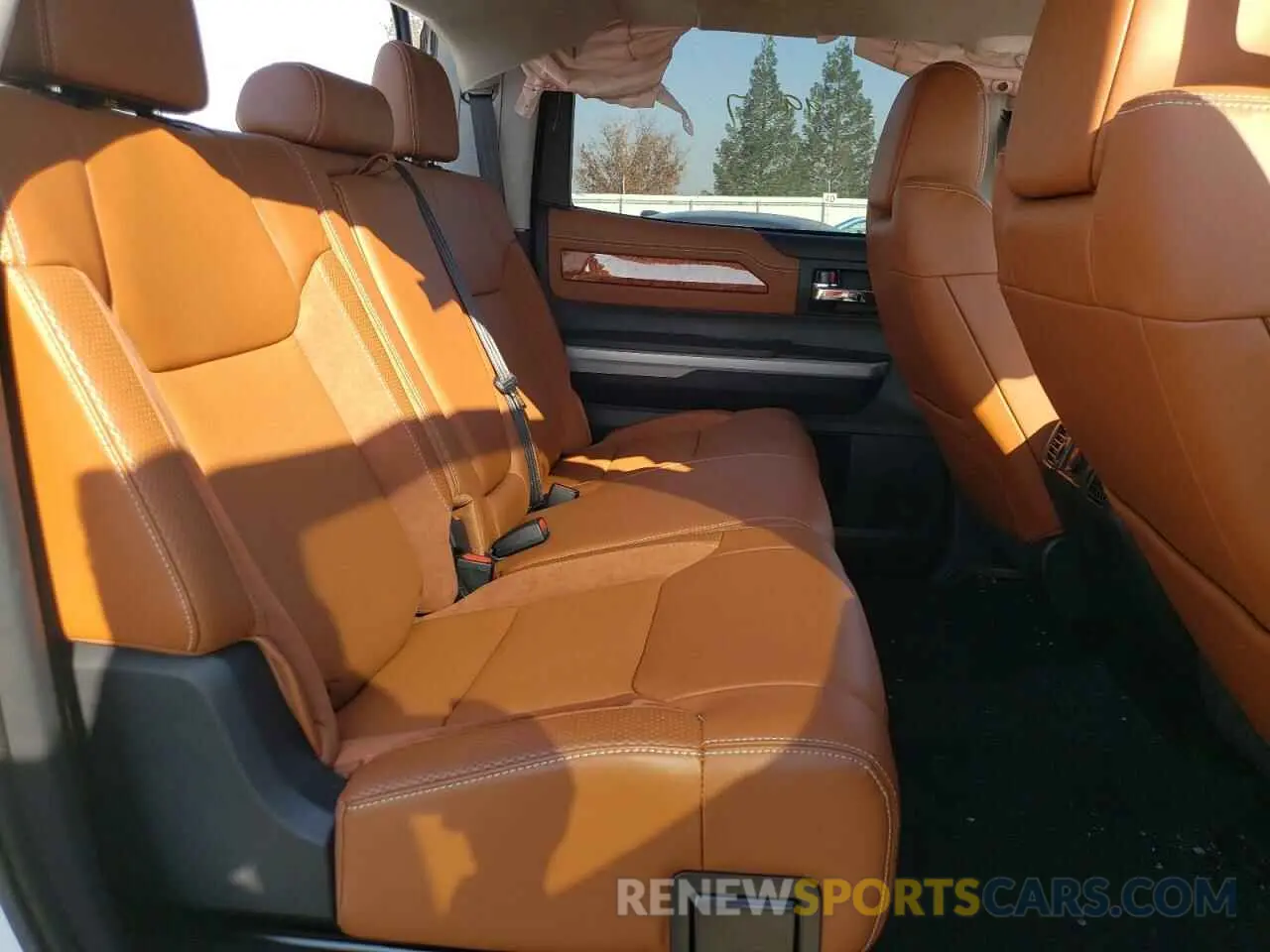 6 Photograph of a damaged car 5TFAY5F11KX799985 TOYOTA TUNDRA 2019