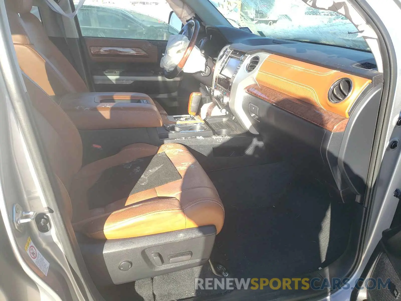 5 Photograph of a damaged car 5TFAY5F11KX812489 TOYOTA TUNDRA 2019