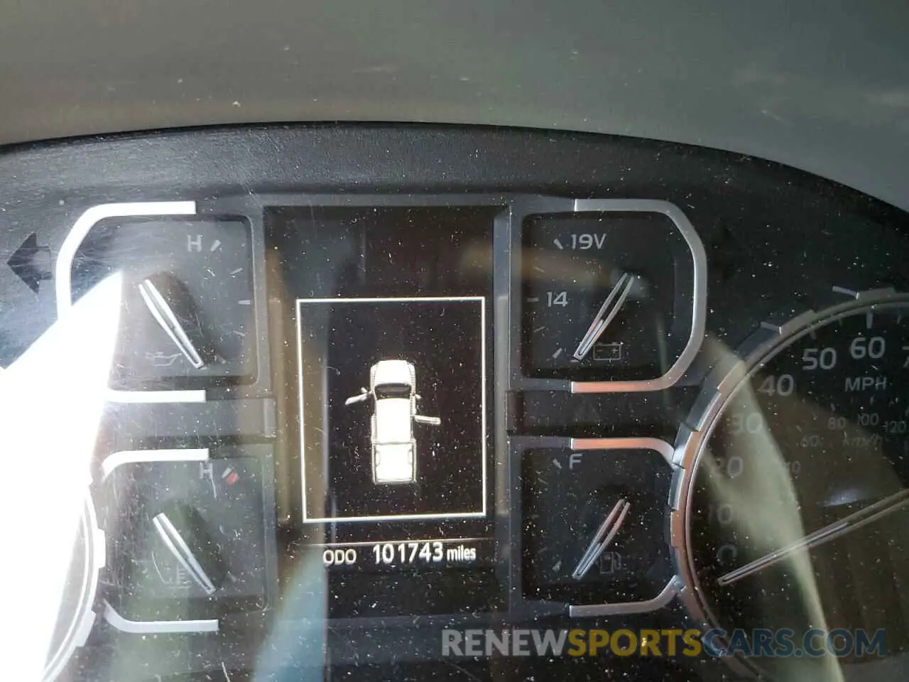9 Photograph of a damaged car 5TFAY5F11KX844312 TOYOTA TUNDRA 2019