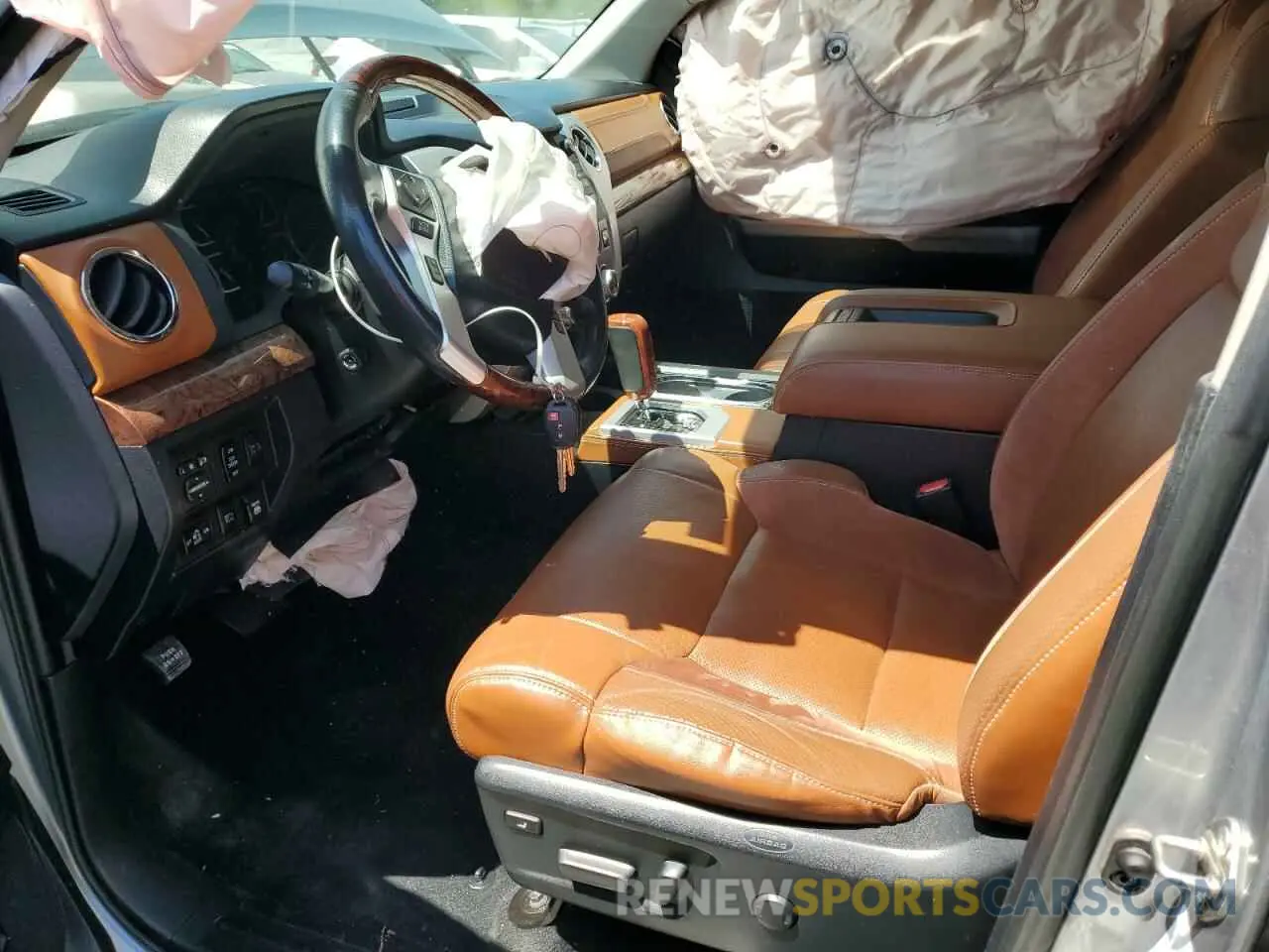 7 Photograph of a damaged car 5TFAY5F13KX833165 TOYOTA TUNDRA 2019