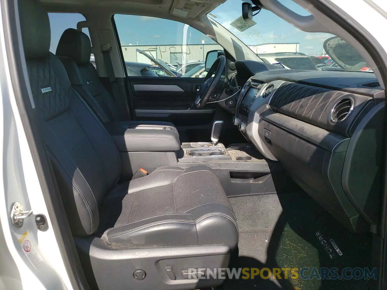 5 Photograph of a damaged car 5TFAY5F13KX862407 TOYOTA TUNDRA 2019