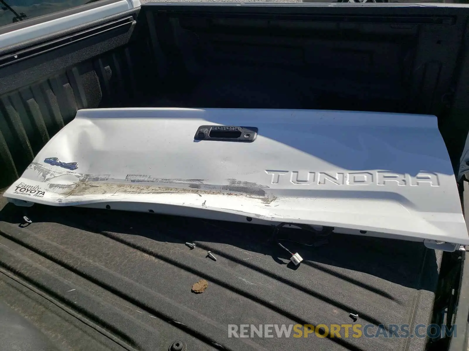9 Photograph of a damaged car 5TFAY5F13KX862407 TOYOTA TUNDRA 2019