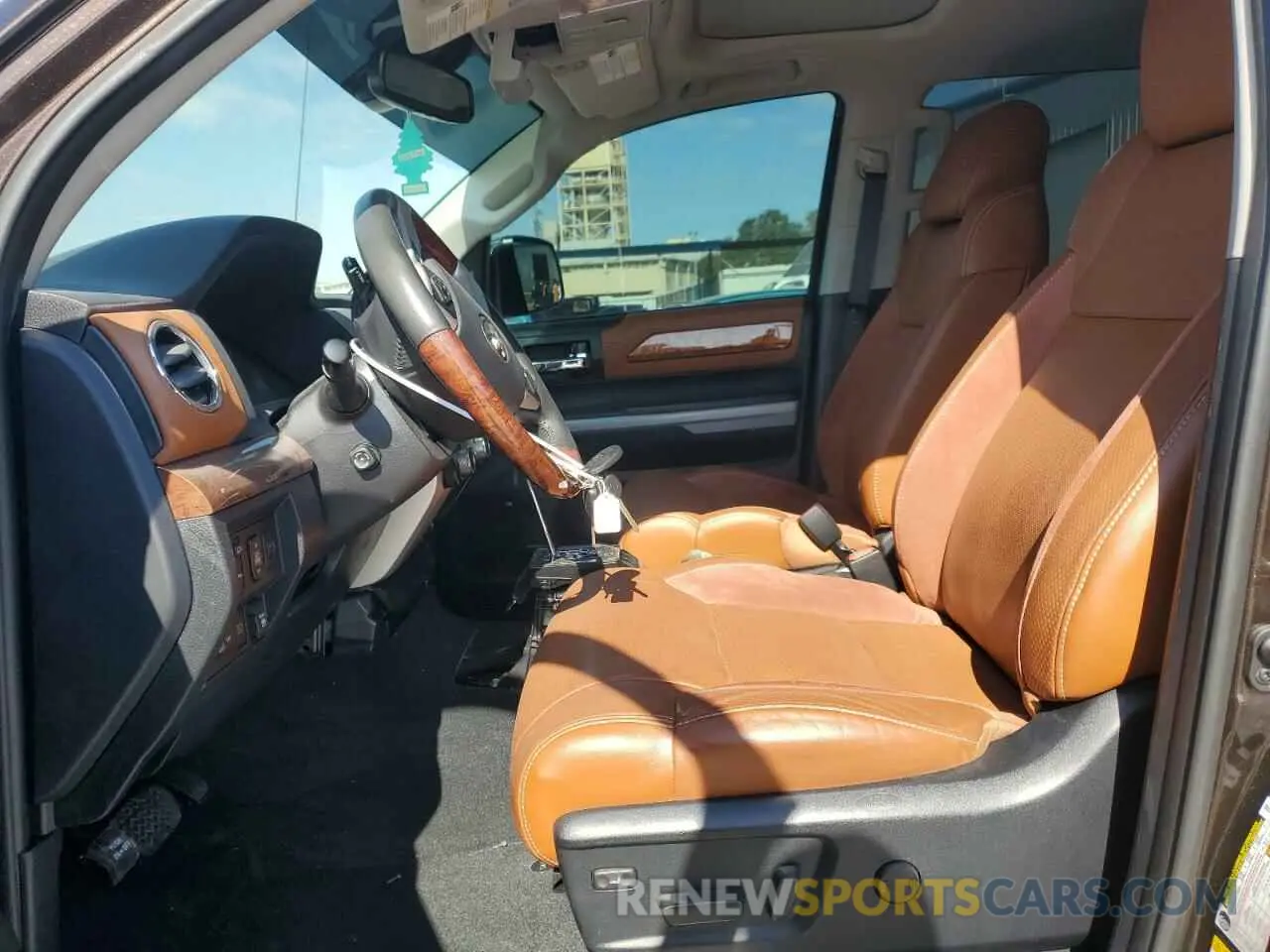 7 Photograph of a damaged car 5TFAY5F16KX863471 TOYOTA TUNDRA 2019
