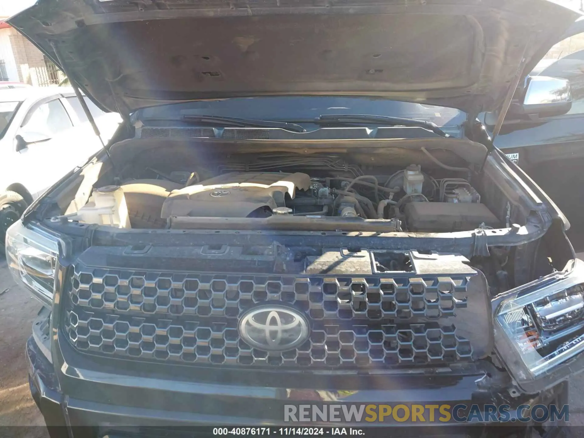 10 Photograph of a damaged car 5TFAY5F18KX804194 TOYOTA TUNDRA 2019