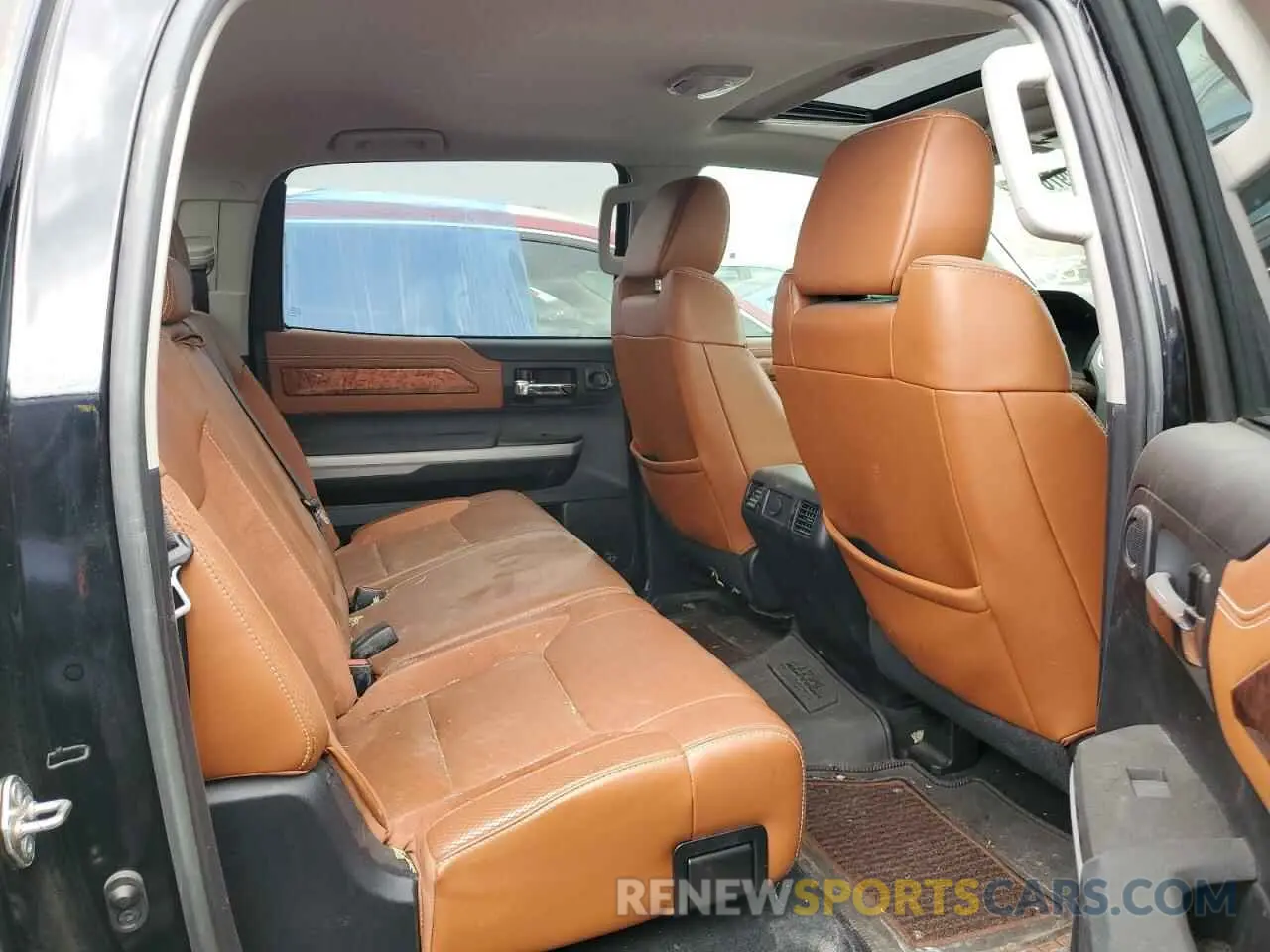 10 Photograph of a damaged car 5TFAY5F18KX805829 TOYOTA TUNDRA 2019
