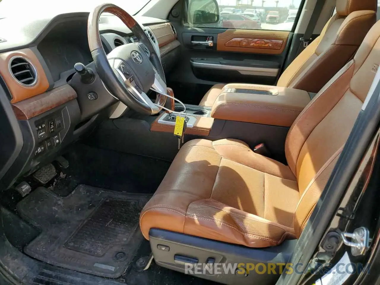 7 Photograph of a damaged car 5TFAY5F18KX805829 TOYOTA TUNDRA 2019