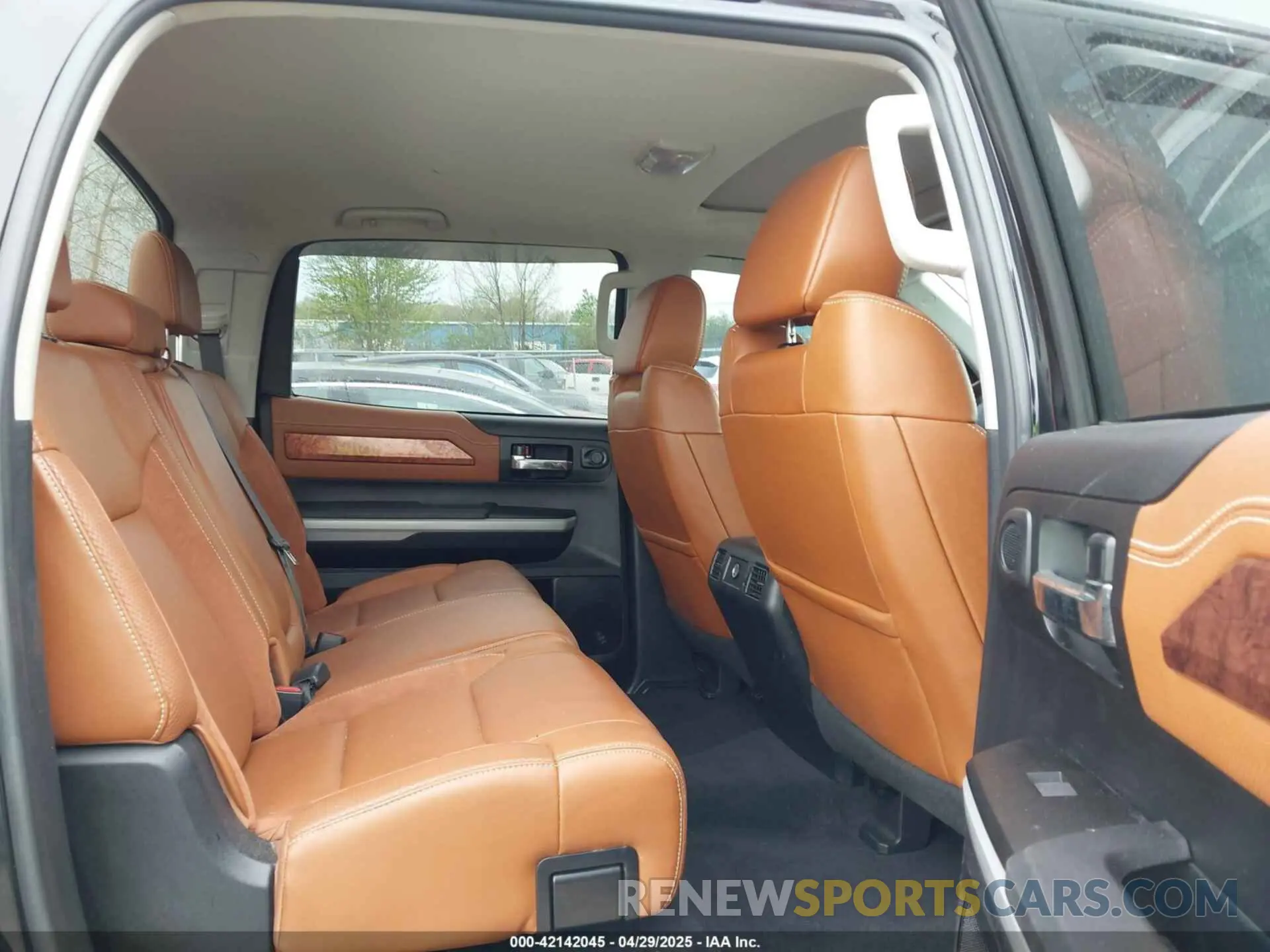 8 Фотография поврежденного автомобиля 5TFAY5F19KX808531 TOYOTA TUNDRA 2019