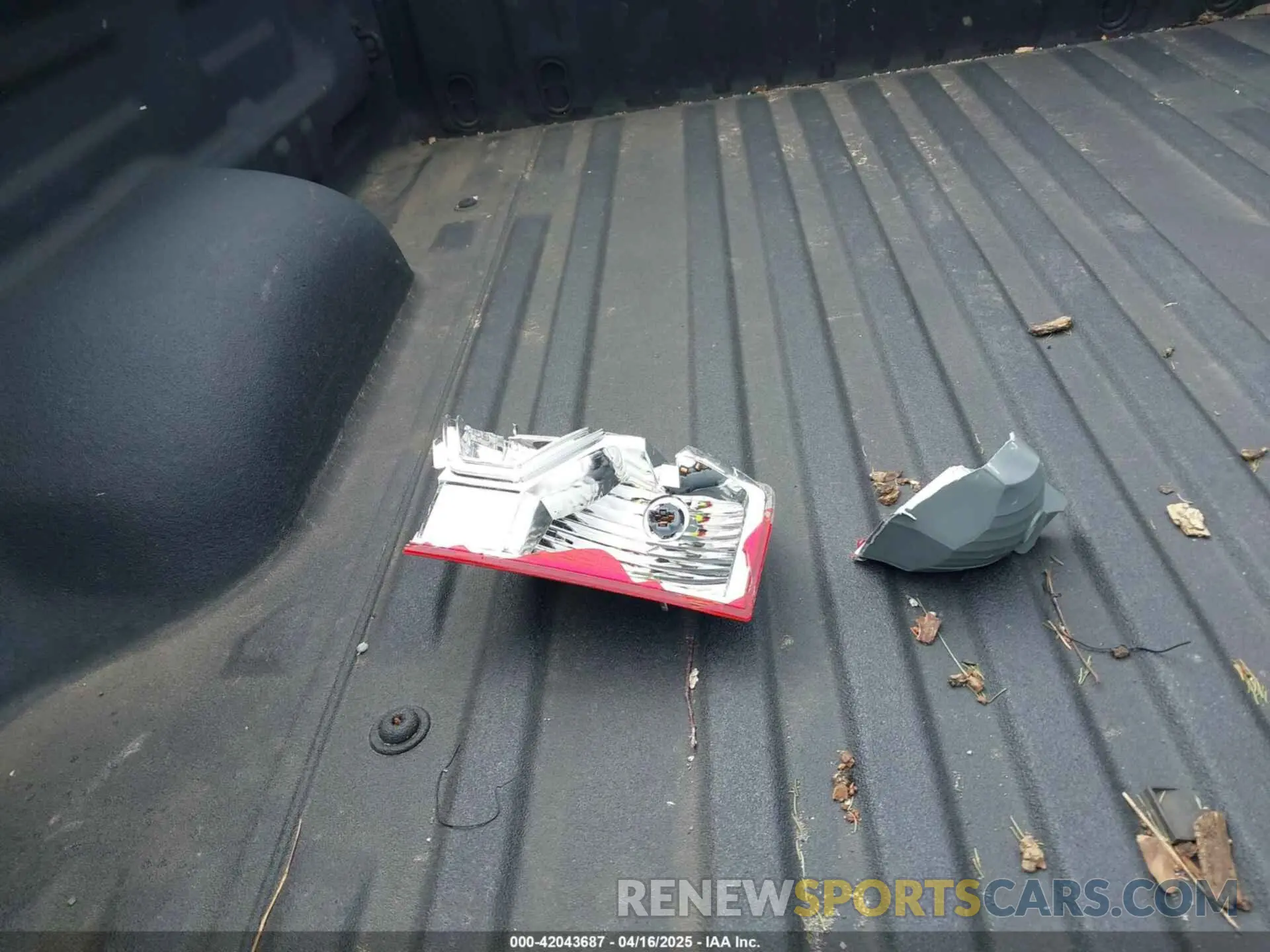 12 Photograph of a damaged car 5TFBY5F13KX799779 TOYOTA TUNDRA 2019