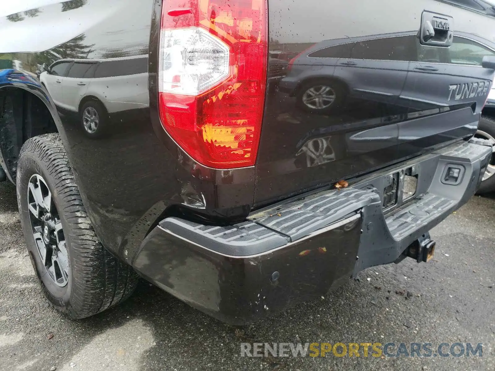 9 Photograph of a damaged car 5TFBY5F14KX830313 TOYOTA TUNDRA 2019