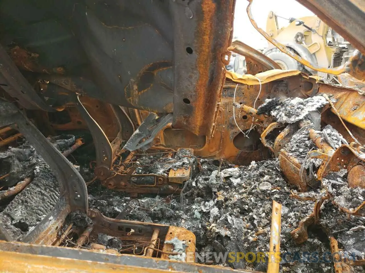 5 Photograph of a damaged car 5TFBY5F16KX815666 TOYOTA TUNDRA 2019