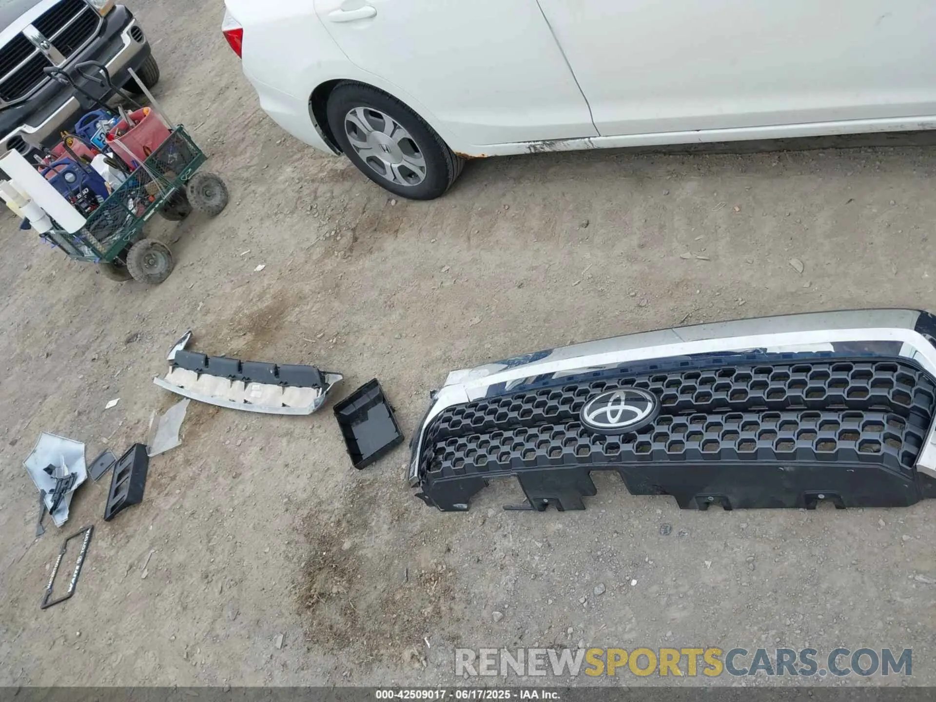 12 Photograph of a damaged car 5TFCY5F15KX025232 TOYOTA TUNDRA 2019