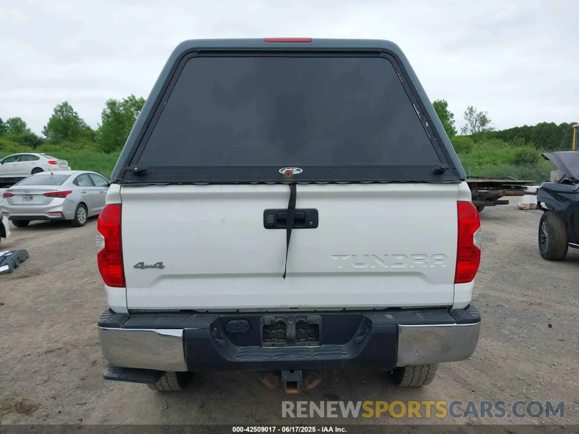 17 Photograph of a damaged car 5TFCY5F15KX025232 TOYOTA TUNDRA 2019