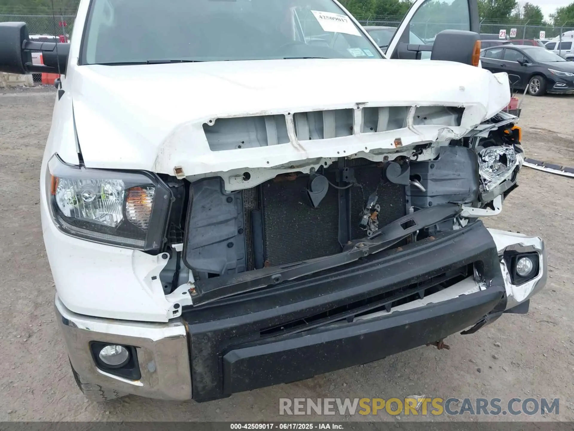18 Photograph of a damaged car 5TFCY5F15KX025232 TOYOTA TUNDRA 2019