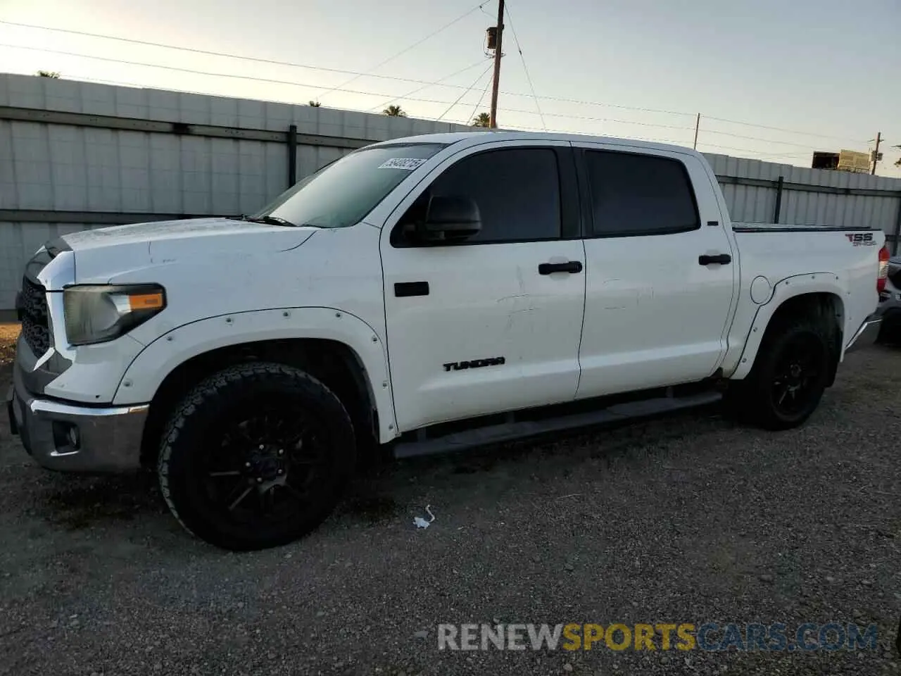 1 Фотография поврежденного автомобиля 5TFDW5F10KX781206 TOYOTA TUNDRA 2019