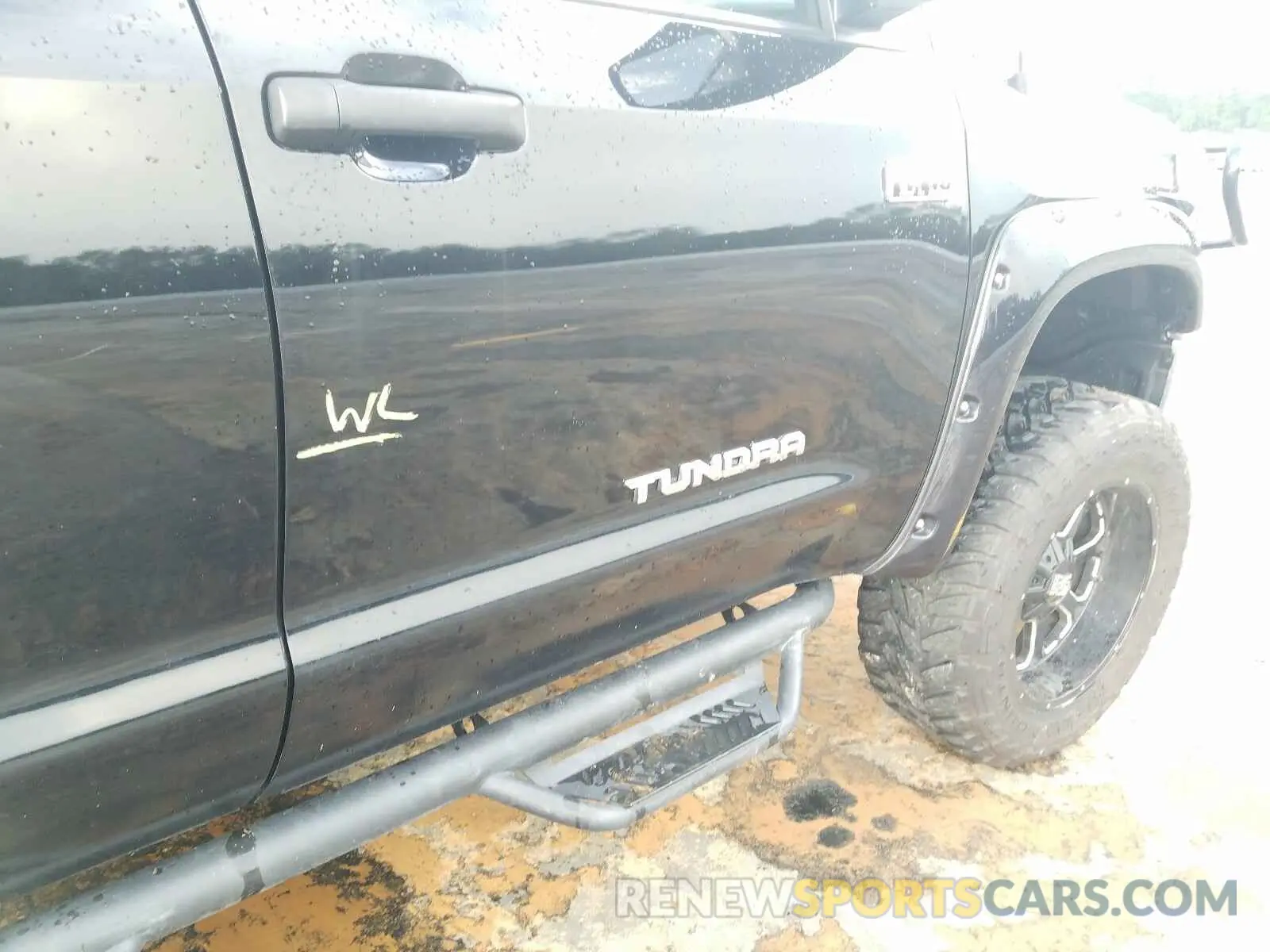 9 Photograph of a damaged car 5TFDW5F12KX811631 TOYOTA TUNDRA 2019