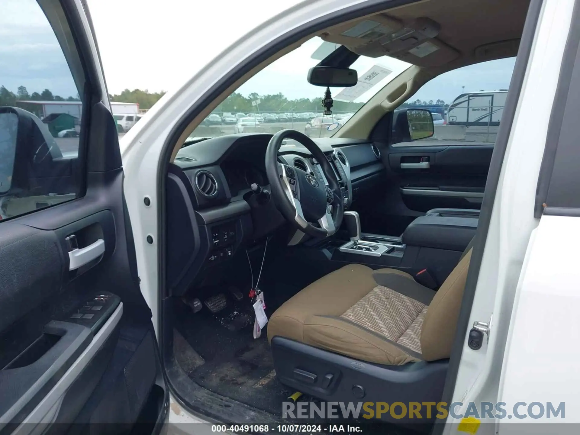 14 Photograph of a damaged car 5TFDW5F12KX816523 TOYOTA TUNDRA 2019