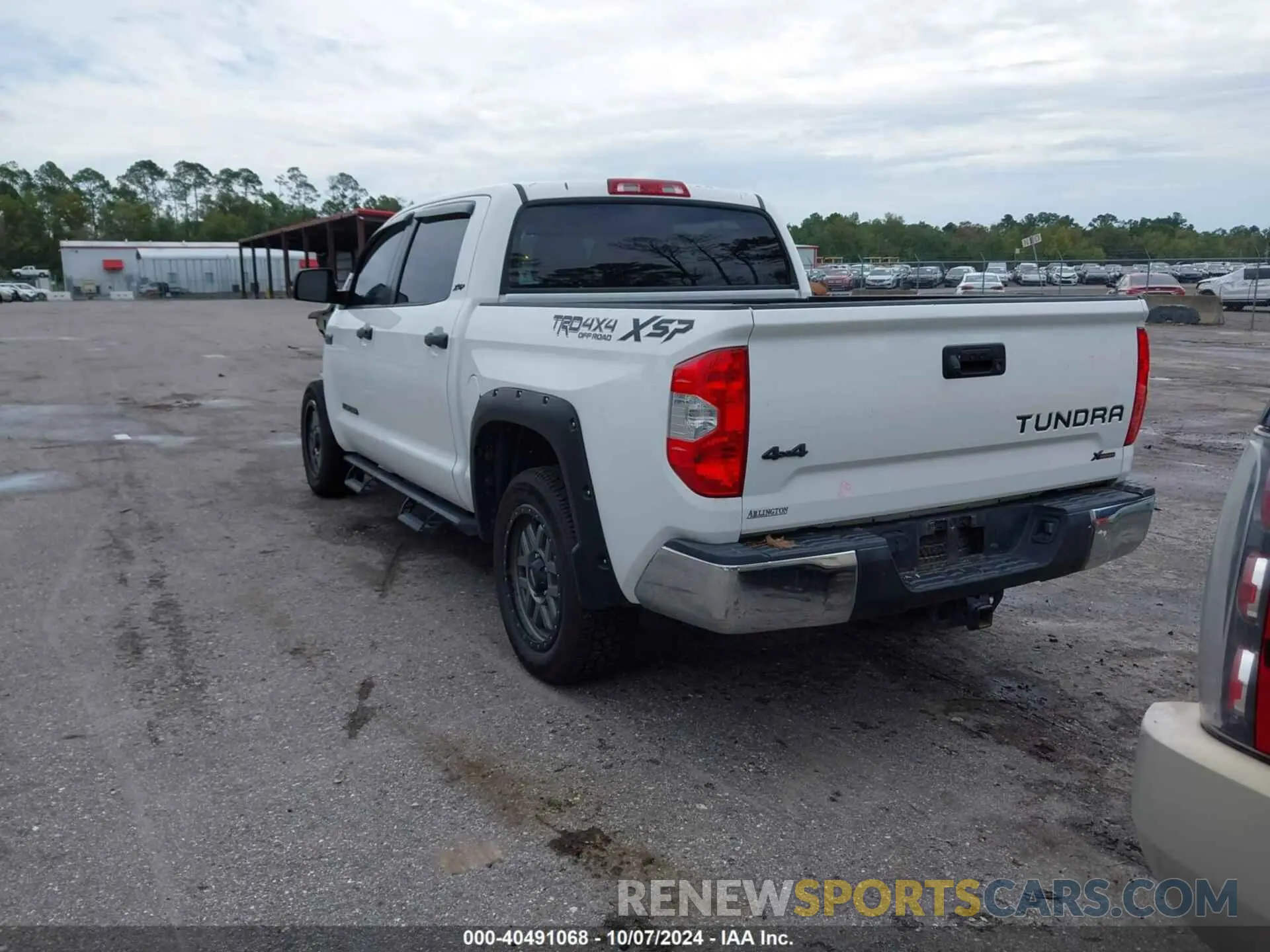 4 Photograph of a damaged car 5TFDW5F12KX816523 TOYOTA TUNDRA 2019