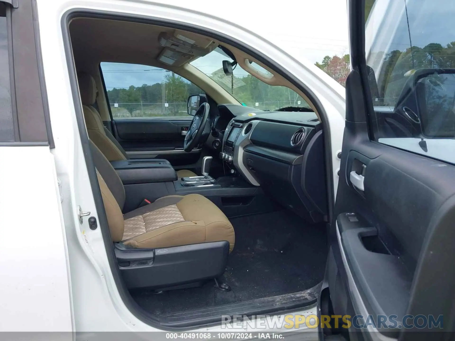 5 Photograph of a damaged car 5TFDW5F12KX816523 TOYOTA TUNDRA 2019