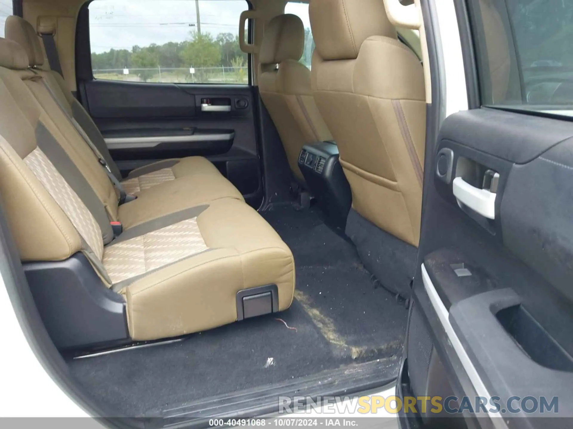 8 Photograph of a damaged car 5TFDW5F12KX816523 TOYOTA TUNDRA 2019
