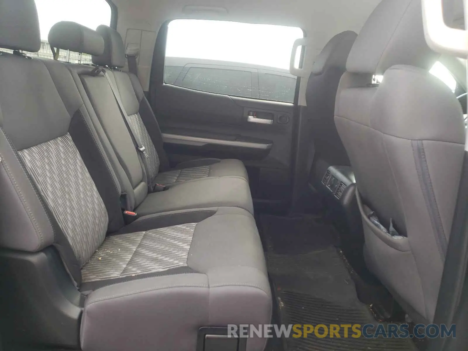 6 Photograph of a damaged car 5TFDW5F12KX835220 TOYOTA TUNDRA 2019