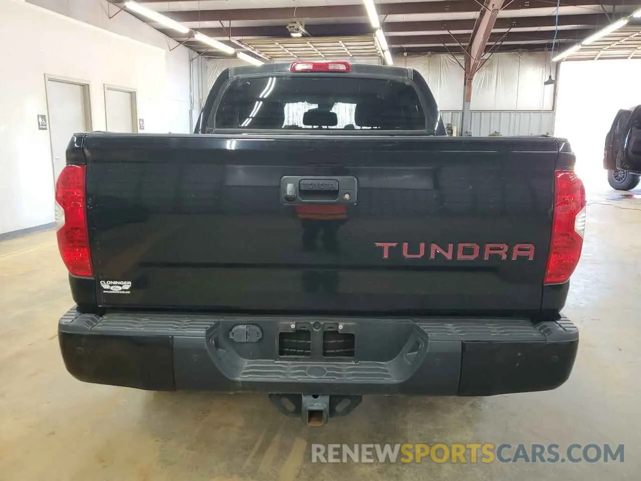 6 Photograph of a damaged car 5TFDW5F13KX780292 TOYOTA TUNDRA 2019