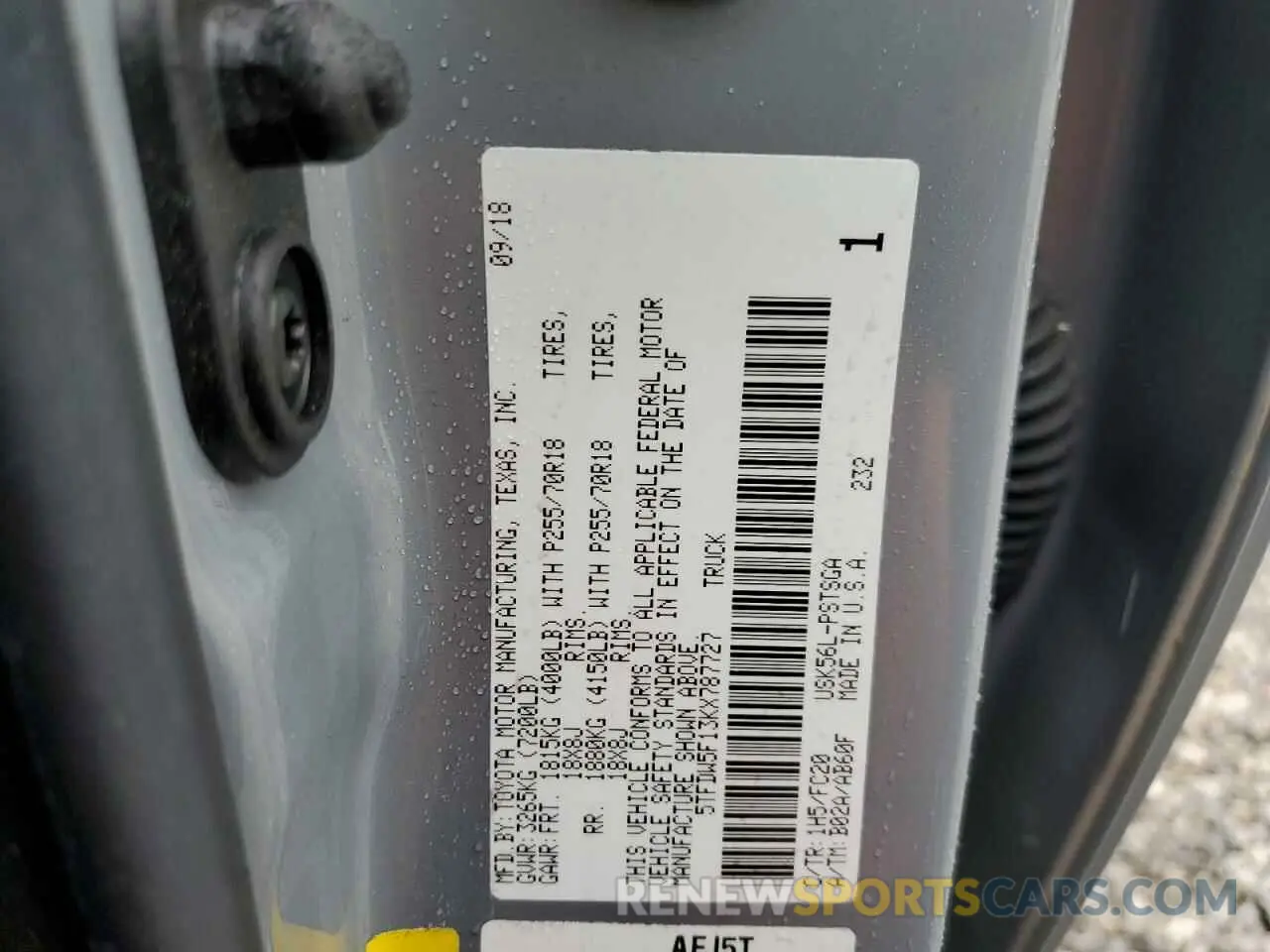 10 Photograph of a damaged car 5TFDW5F13KX787727 TOYOTA TUNDRA 2019