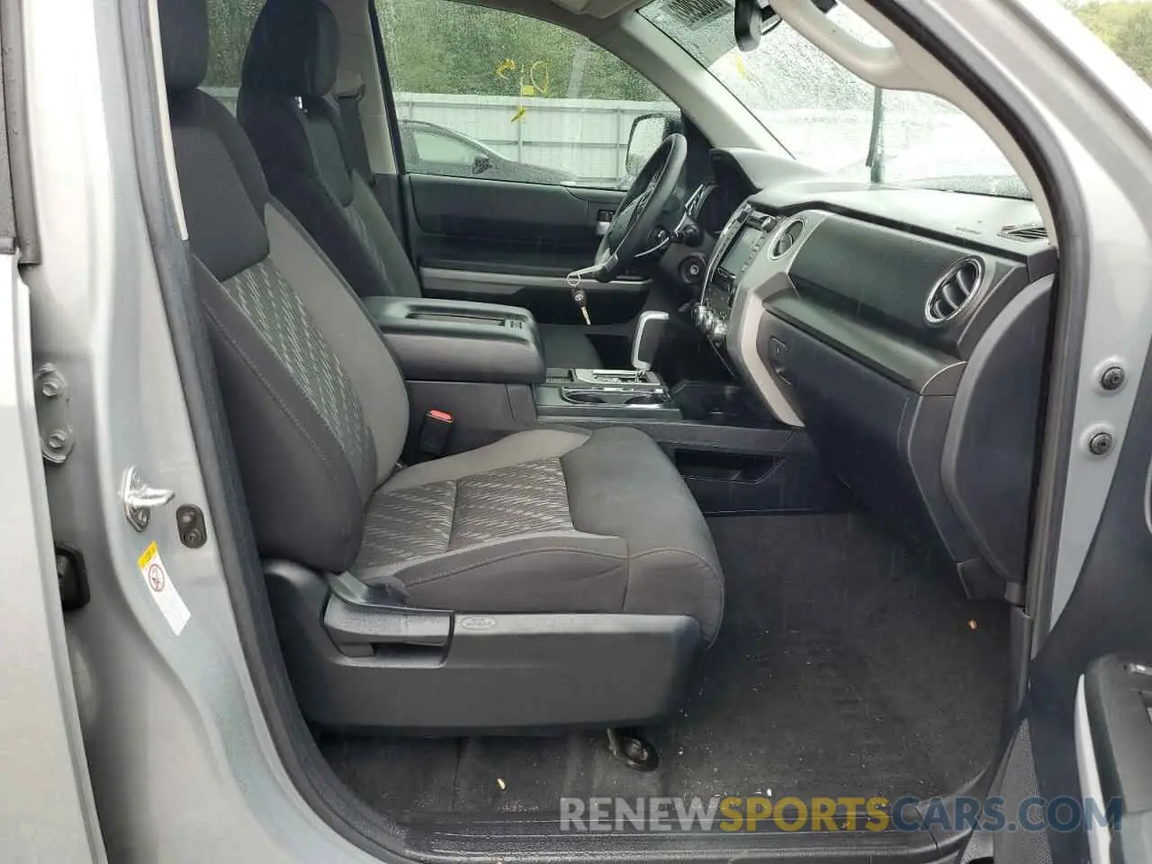 5 Photograph of a damaged car 5TFDW5F13KX787727 TOYOTA TUNDRA 2019