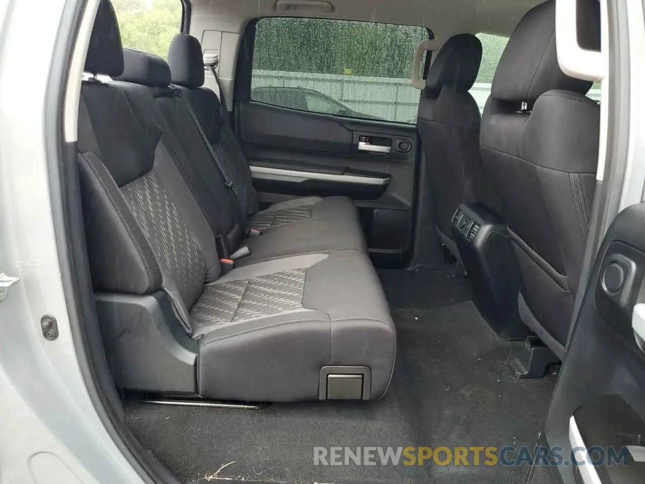 6 Photograph of a damaged car 5TFDW5F13KX787727 TOYOTA TUNDRA 2019