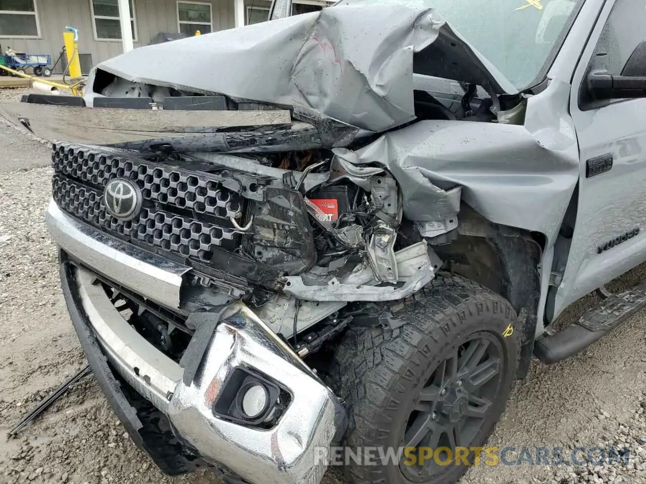 9 Photograph of a damaged car 5TFDW5F13KX787727 TOYOTA TUNDRA 2019