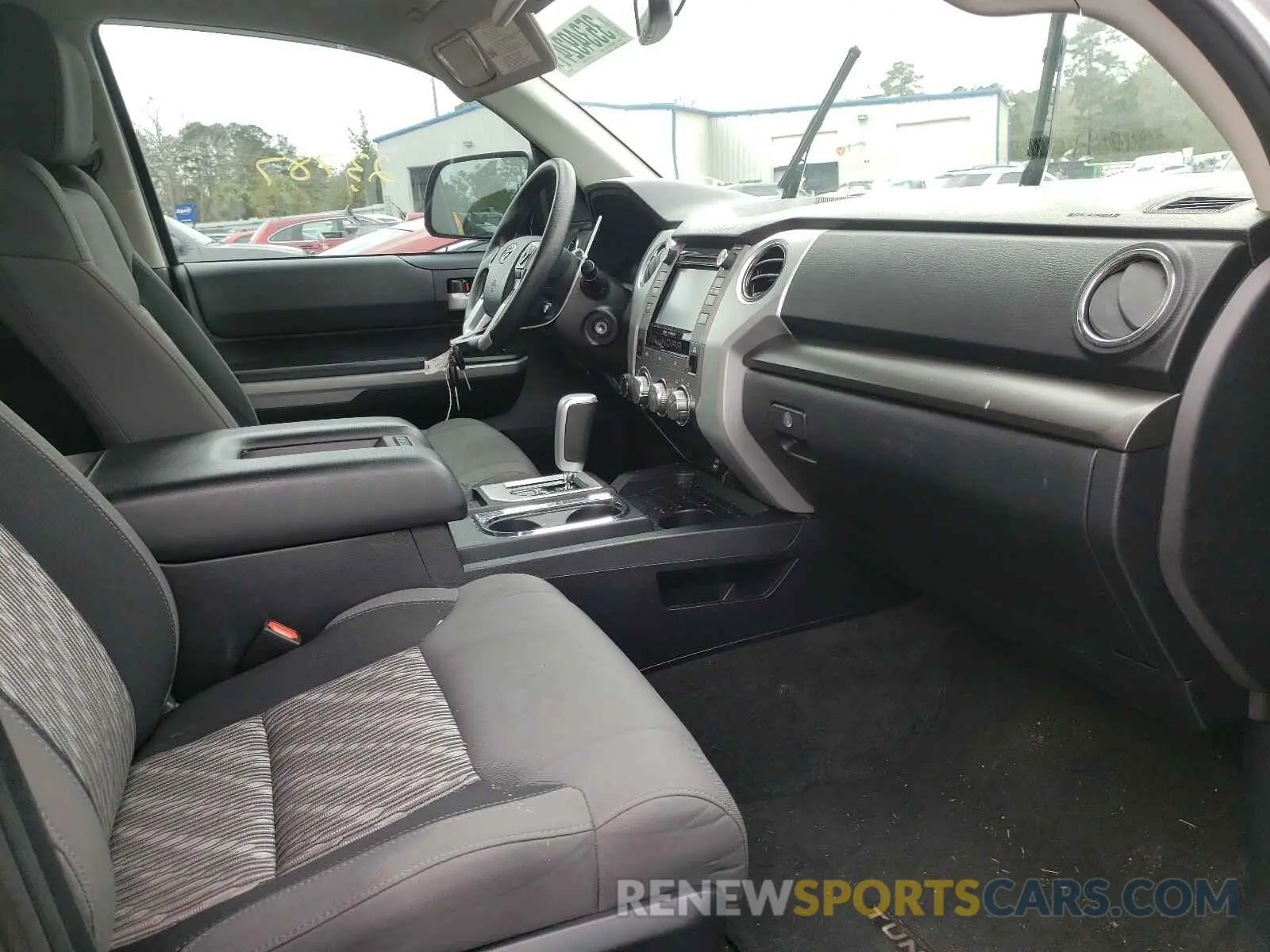 5 Photograph of a damaged car 5TFDW5F14KX828530 TOYOTA TUNDRA 2019