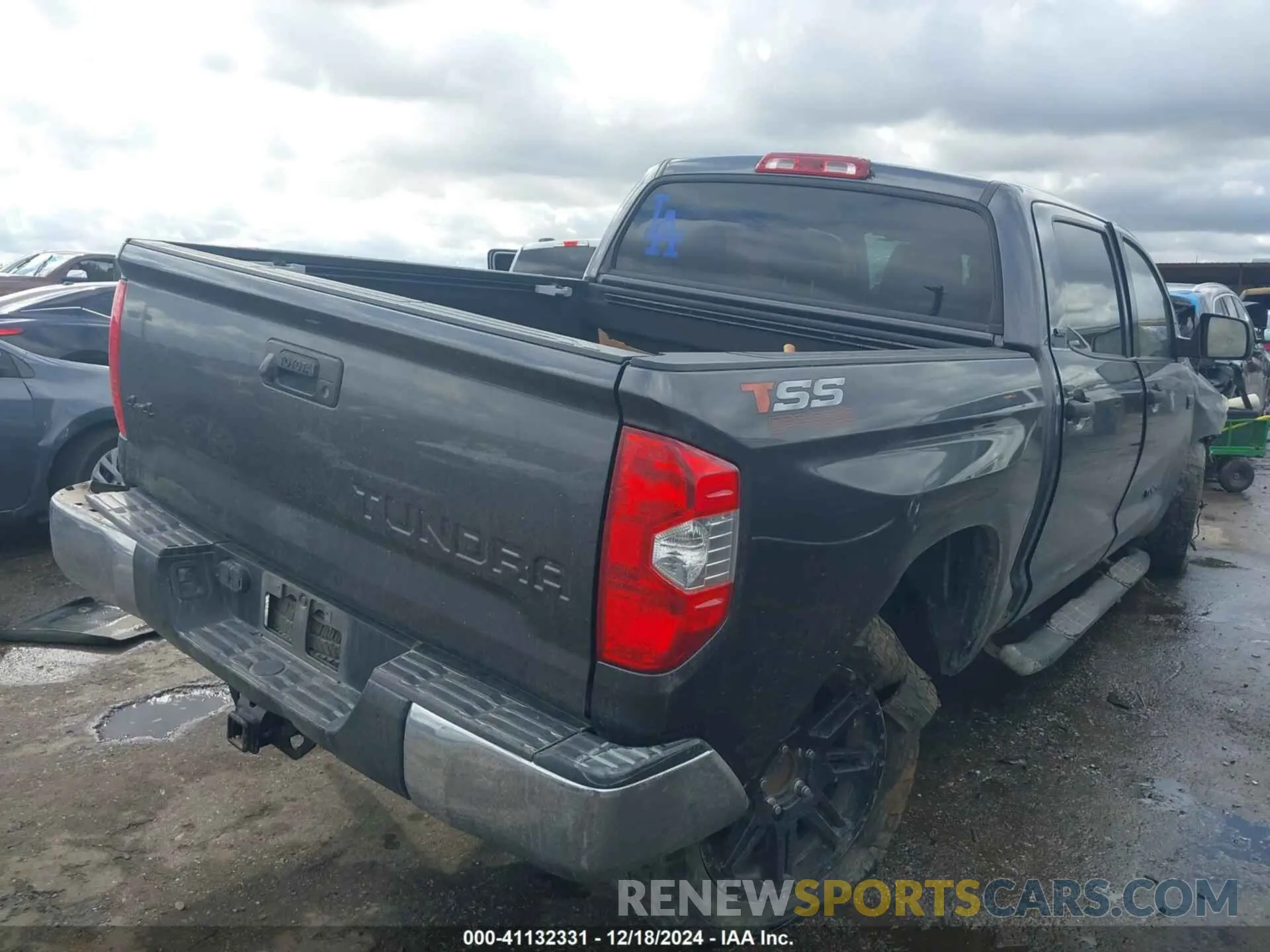 4 Photograph of a damaged car 5TFDW5F15KX809159 TOYOTA TUNDRA 2019