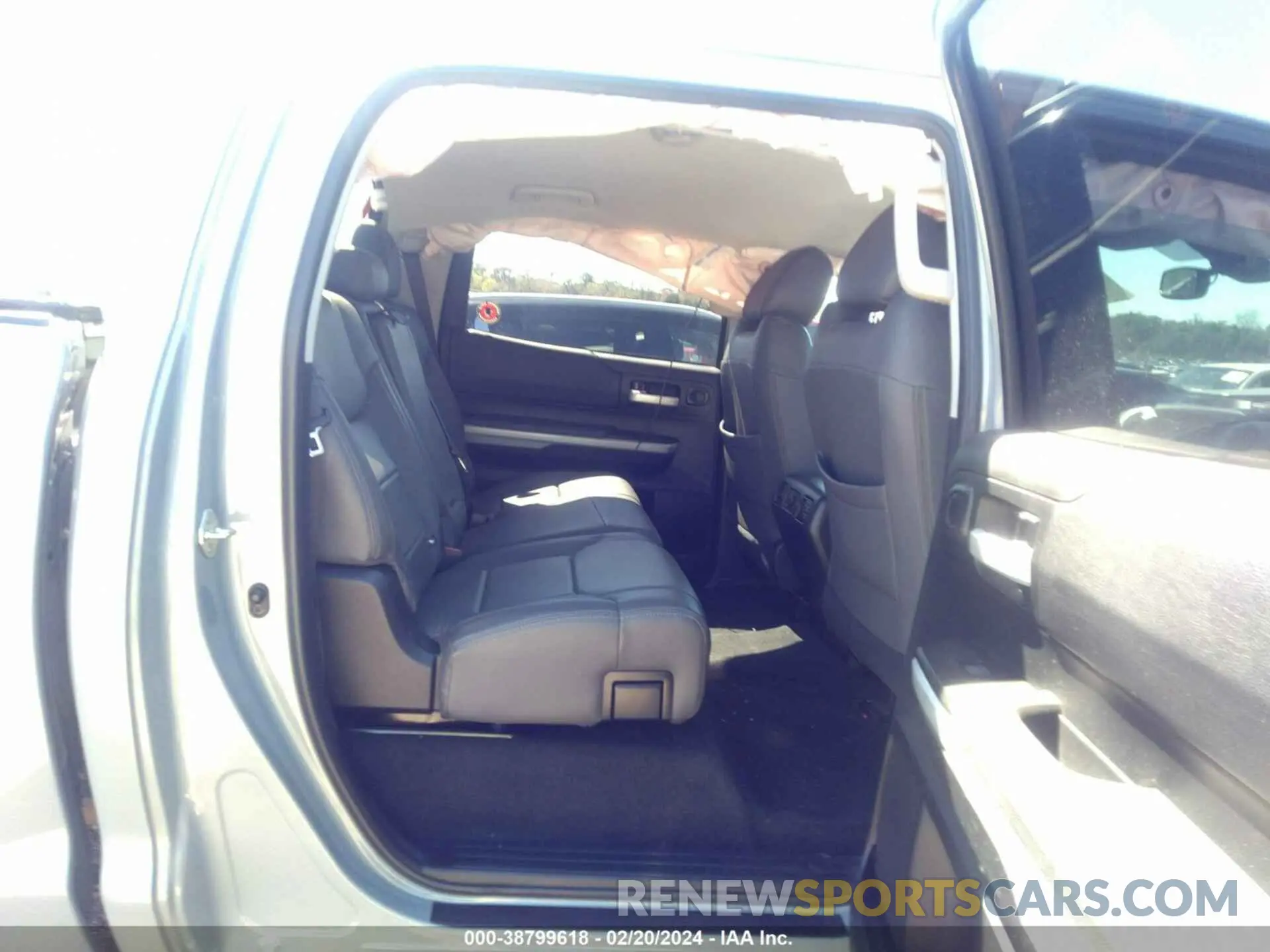 8 Photograph of a damaged car 5TFDW5F15KX810554 TOYOTA TUNDRA 2019