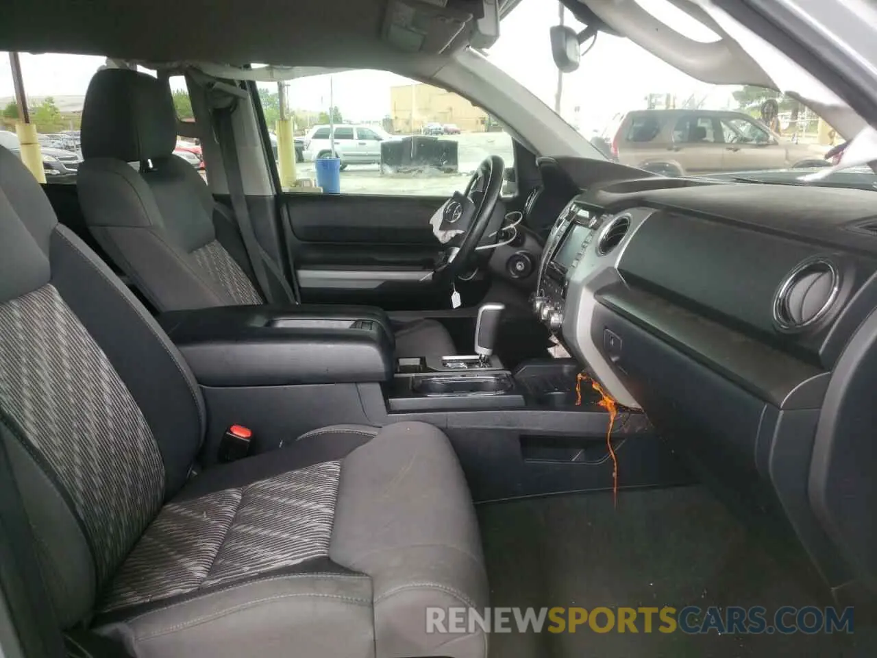 5 Photograph of a damaged car 5TFDW5F15KX818282 TOYOTA TUNDRA 2019