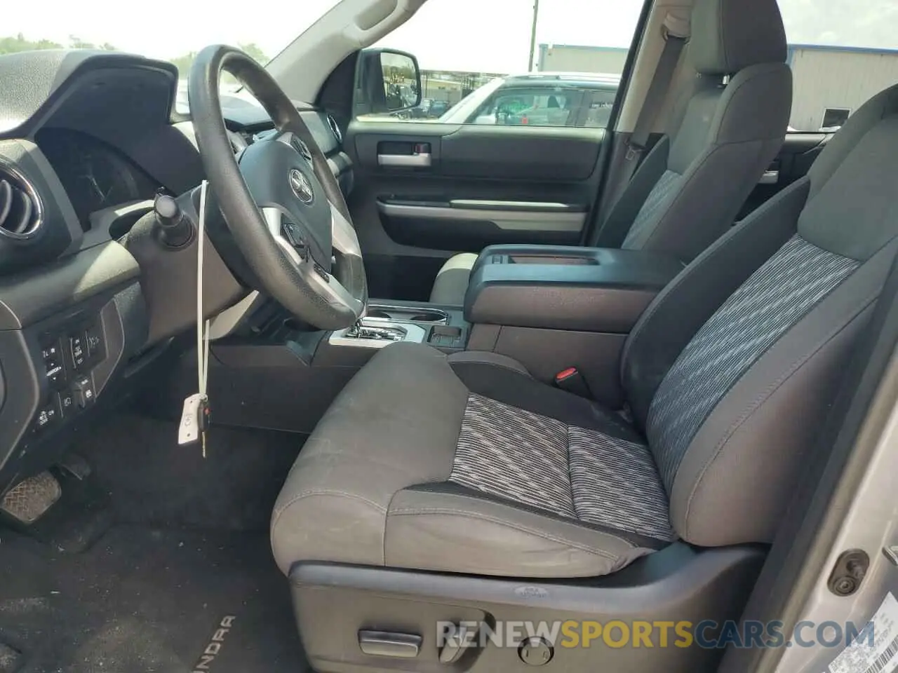 7 Photograph of a damaged car 5TFDW5F17KX803492 TOYOTA TUNDRA 2019
