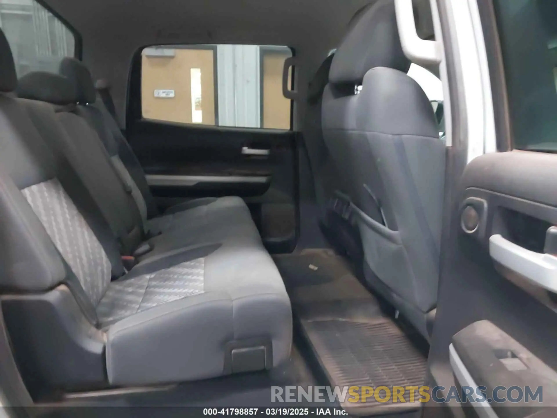 8 Фотография поврежденного автомобиля 5TFDW5F17KX805579 TOYOTA TUNDRA 2019