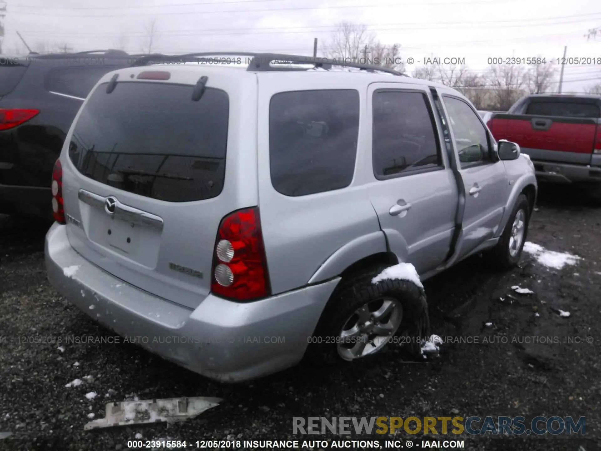 4 Photograph of a damaged car 5TFDW5F17KX811835 TOYOTA TUNDRA 2019
