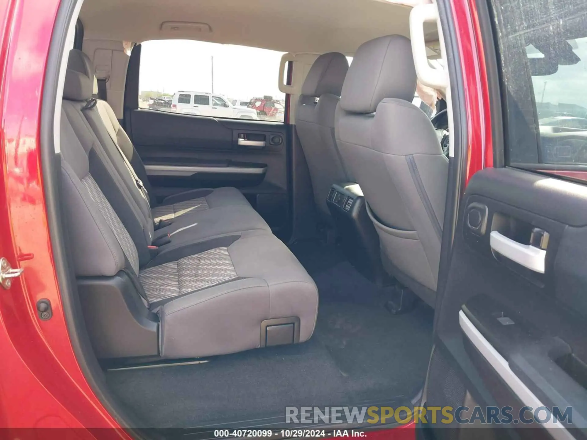 8 Photograph of a damaged car 5TFDW5F18KX846514 TOYOTA TUNDRA 2019
