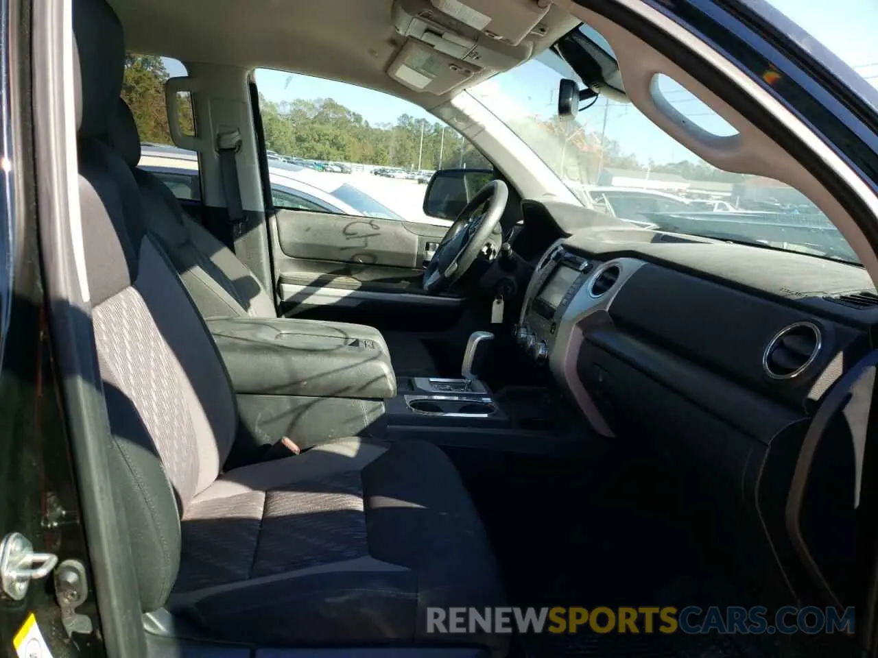 5 Photograph of a damaged car 5TFDW5F18KX852717 TOYOTA TUNDRA 2019