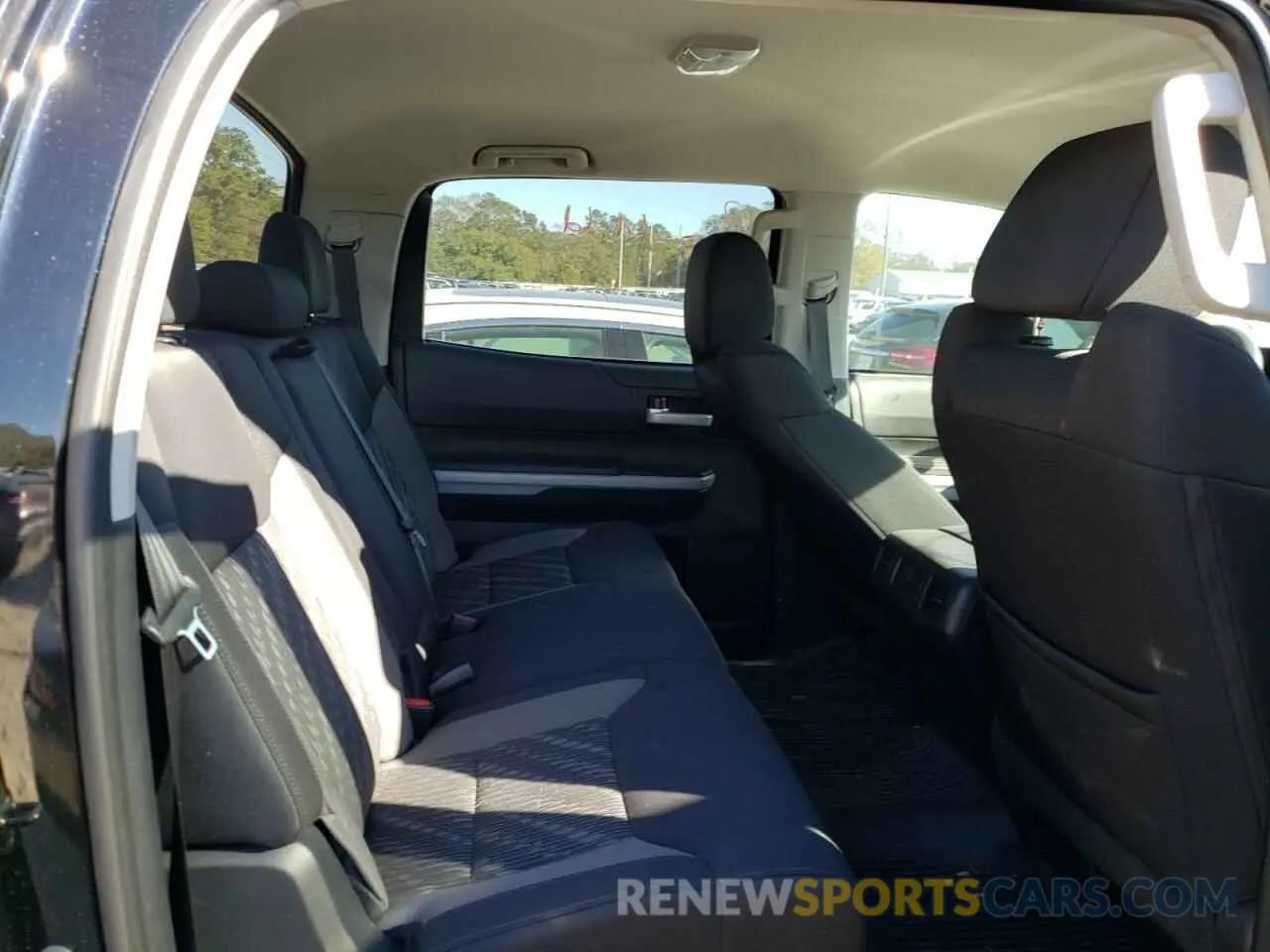 6 Photograph of a damaged car 5TFDW5F18KX852717 TOYOTA TUNDRA 2019