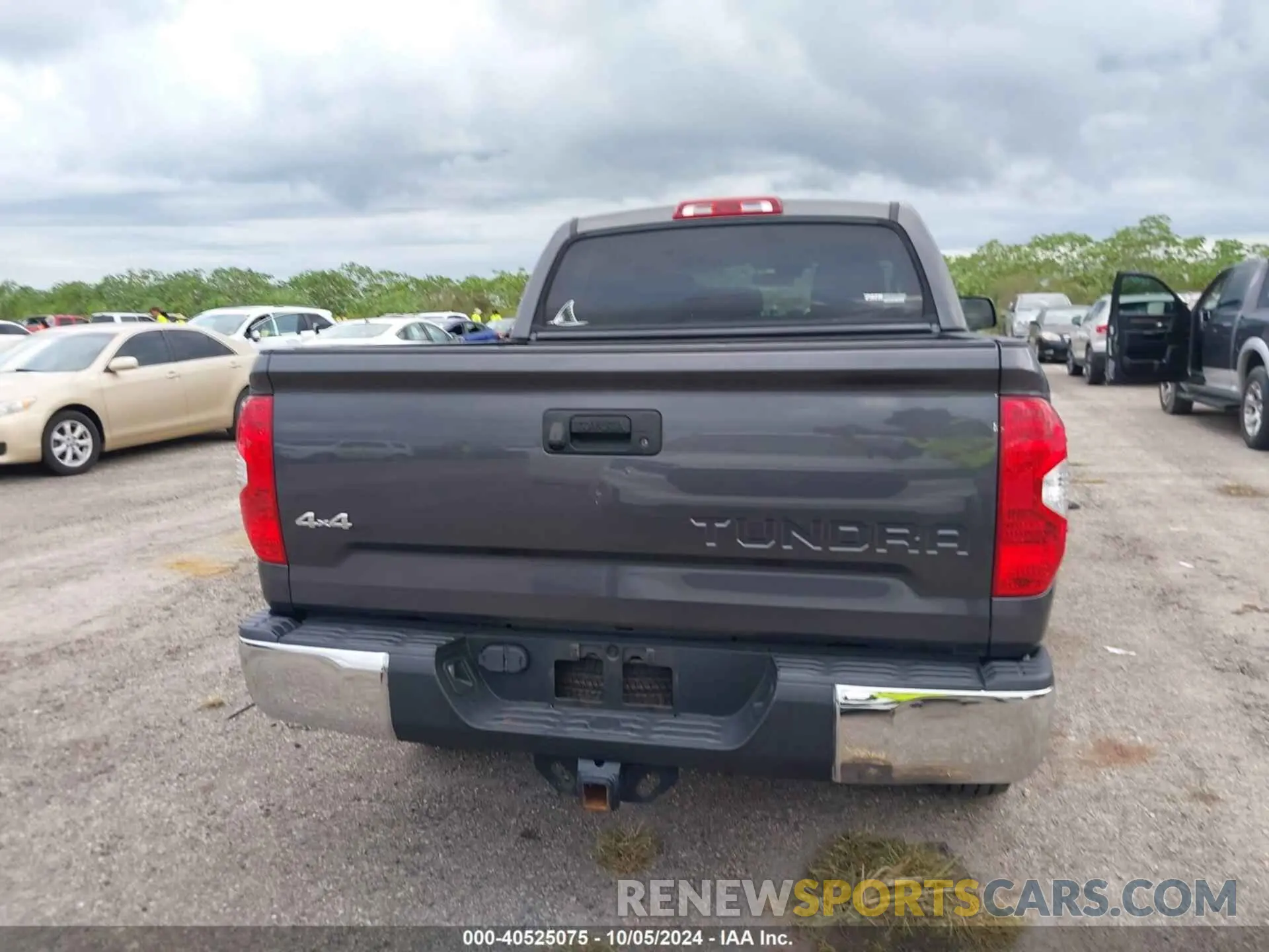 16 Photograph of a damaged car 5TFDW5F19KX807978 TOYOTA TUNDRA 2019