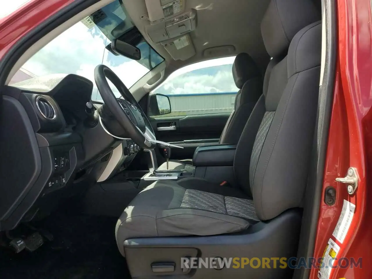 7 Photograph of a damaged car 5TFDW5F19KX854542 TOYOTA TUNDRA 2019