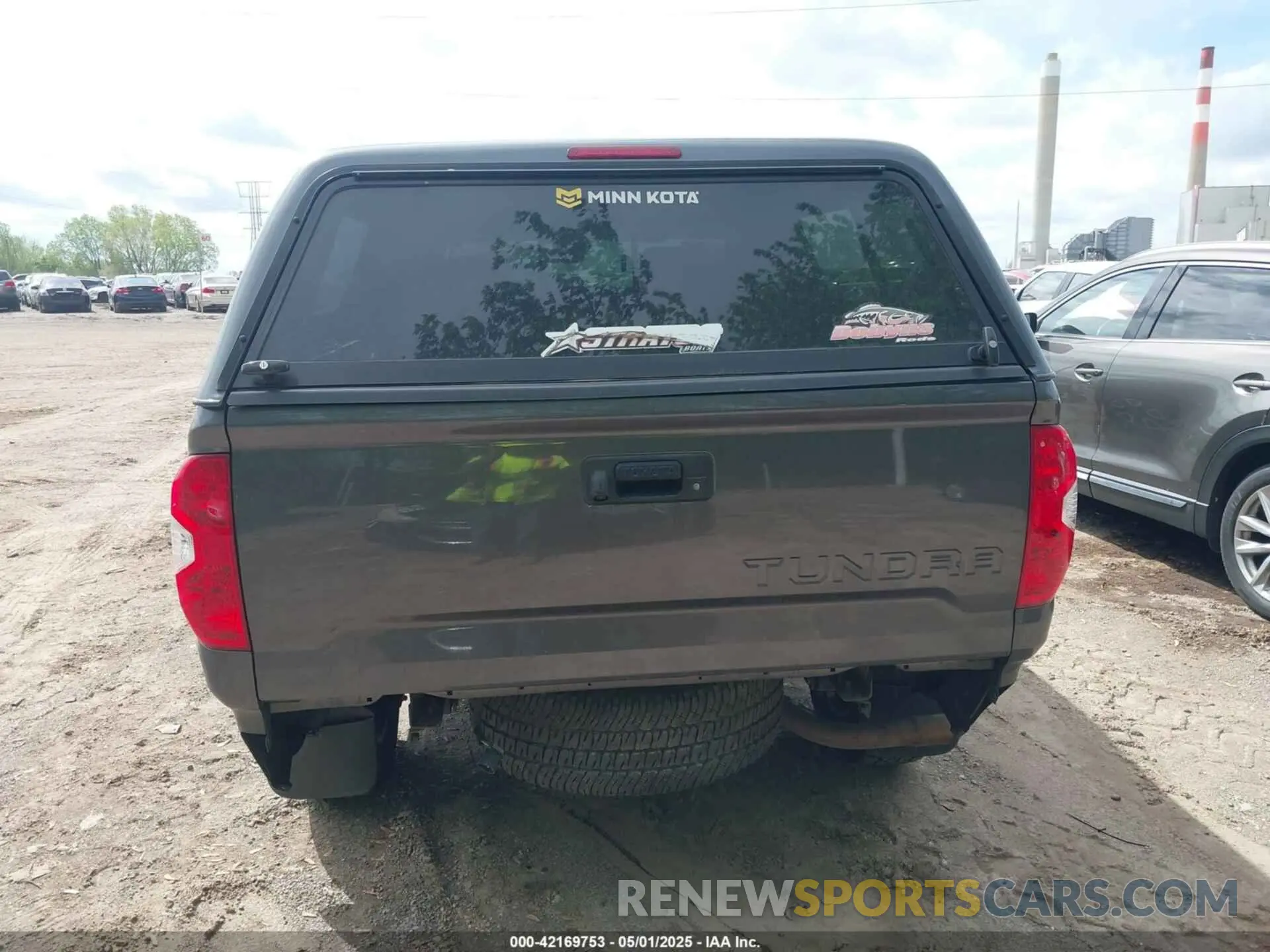 16 Photograph of a damaged car 5TFDW5F1XKX799650 TOYOTA TUNDRA 2019