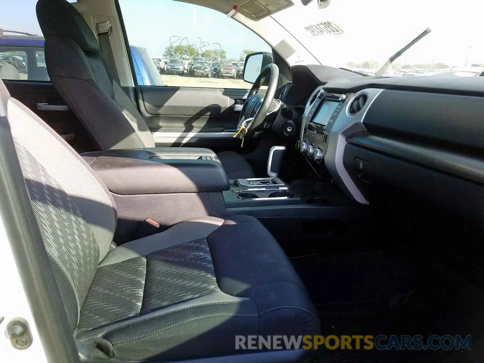 5 Photograph of a damaged car 5TFDW5F1XKX827155 TOYOTA TUNDRA 2019