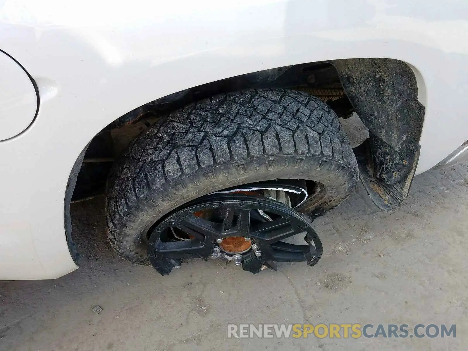 9 Photograph of a damaged car 5TFDW5F1XKX827155 TOYOTA TUNDRA 2019