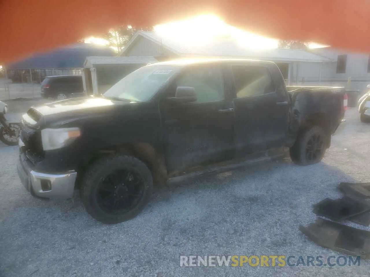 1 Photograph of a damaged car 5TFDY5F10KX819513 TOYOTA TUNDRA 2019