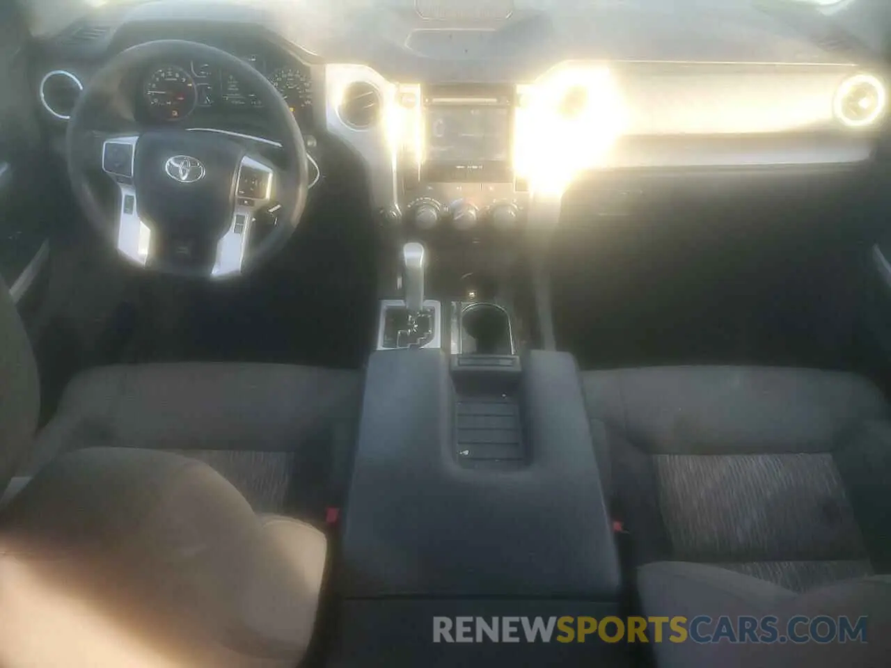 8 Photograph of a damaged car 5TFDY5F10KX819513 TOYOTA TUNDRA 2019