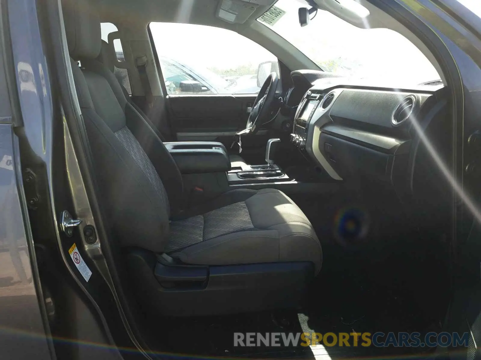 5 Photograph of a damaged car 5TFDY5F11KX815776 TOYOTA TUNDRA 2019