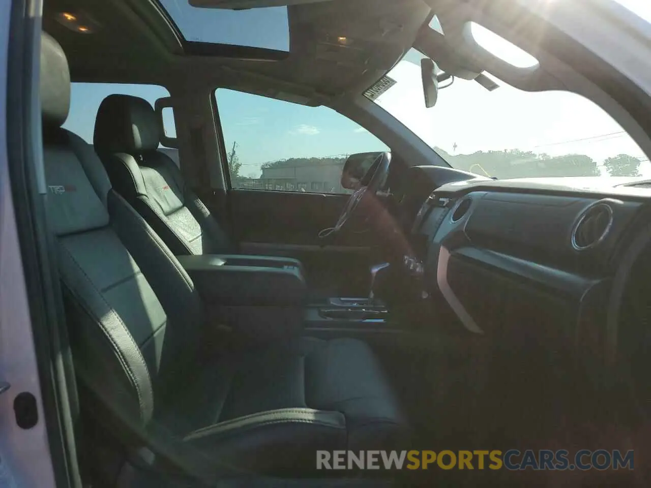 5 Photograph of a damaged car 5TFDY5F11KX869627 TOYOTA TUNDRA 2019