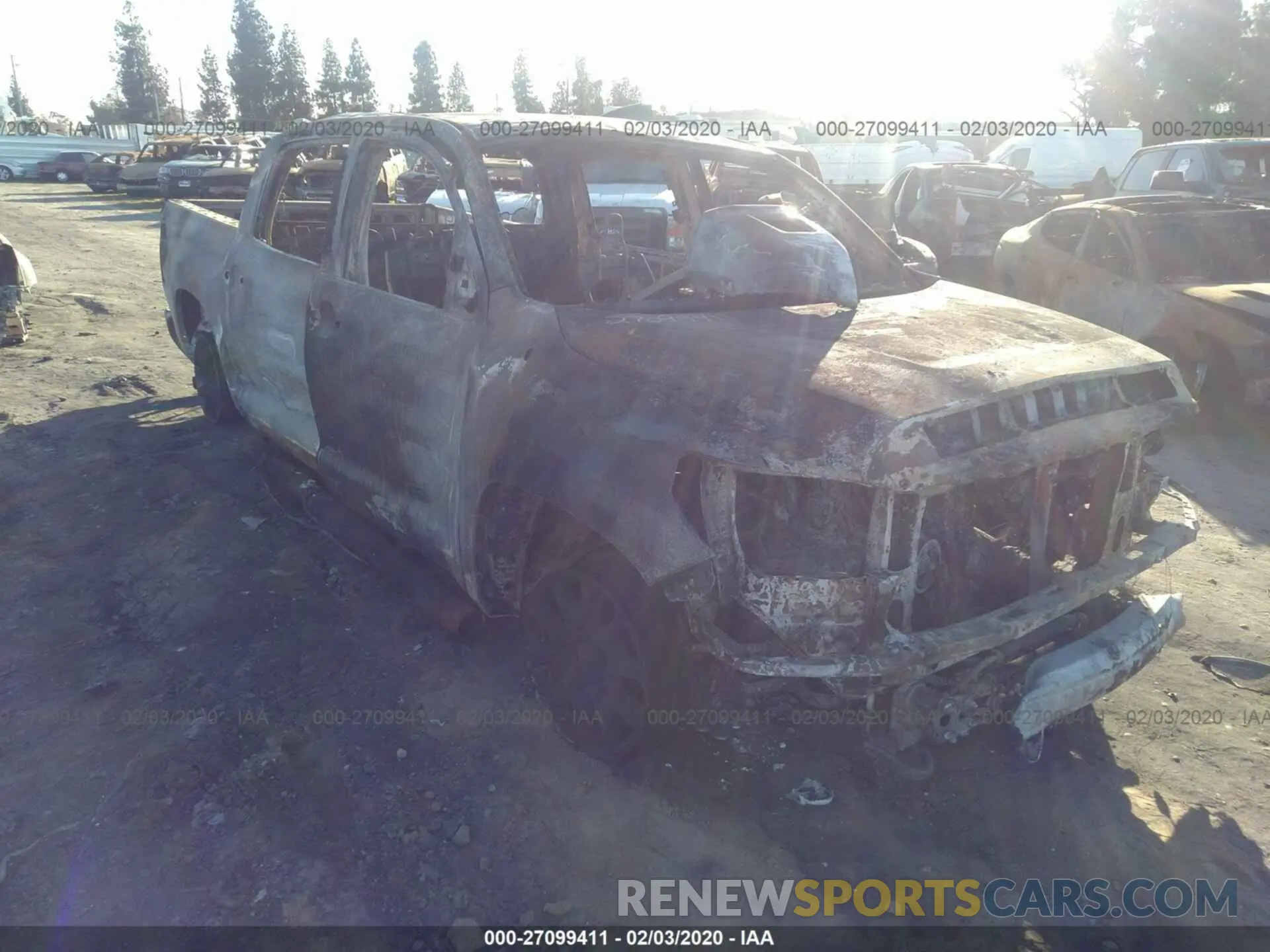 1 Photograph of a damaged car 5TFDY5F12KX819335 TOYOTA TUNDRA 2019