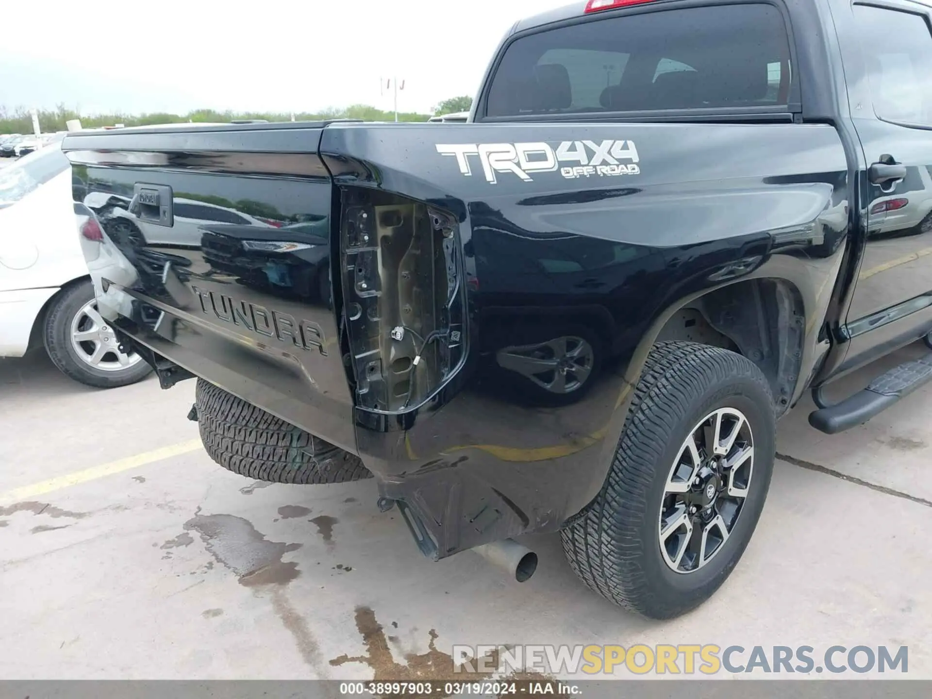 19 Фотография поврежденного автомобиля 5TFDY5F12KX834305 TOYOTA TUNDRA 2019